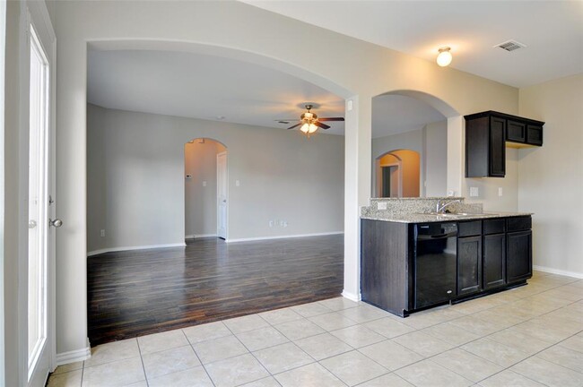 Building Photo - 120 Hamilton Dr