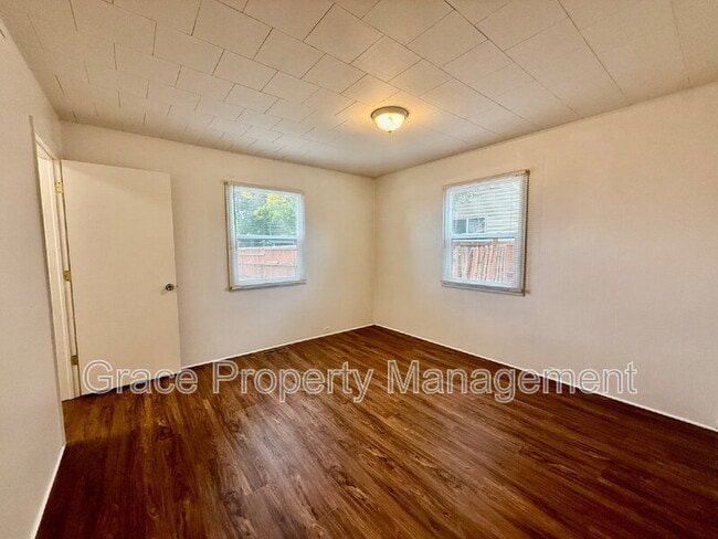 Building Photo - 6028 Forest Dr