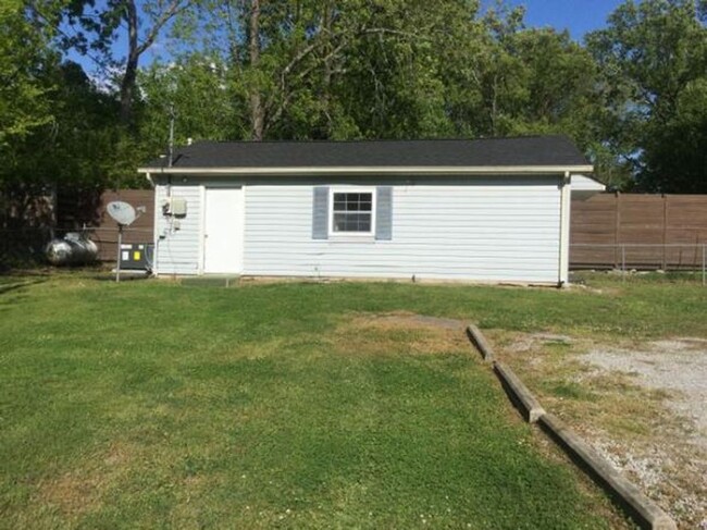 Building Photo - Move in ready 3 bed 1.5 bath in Rossville