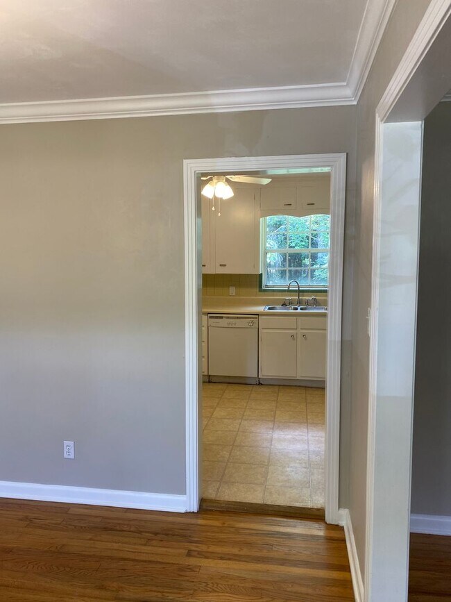 Building Photo - Adorable Brick Home in Betton Hills