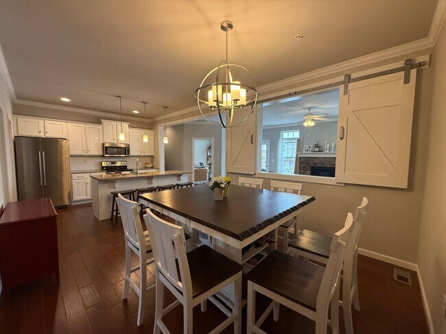 Building Photo - 3 bedroom 2.5 bathroom townhome for rent