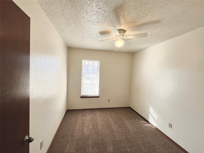 Building Photo - 716 Smalley Dr