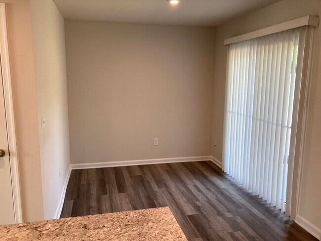 Building Photo - 565 Hampton Townes Dr