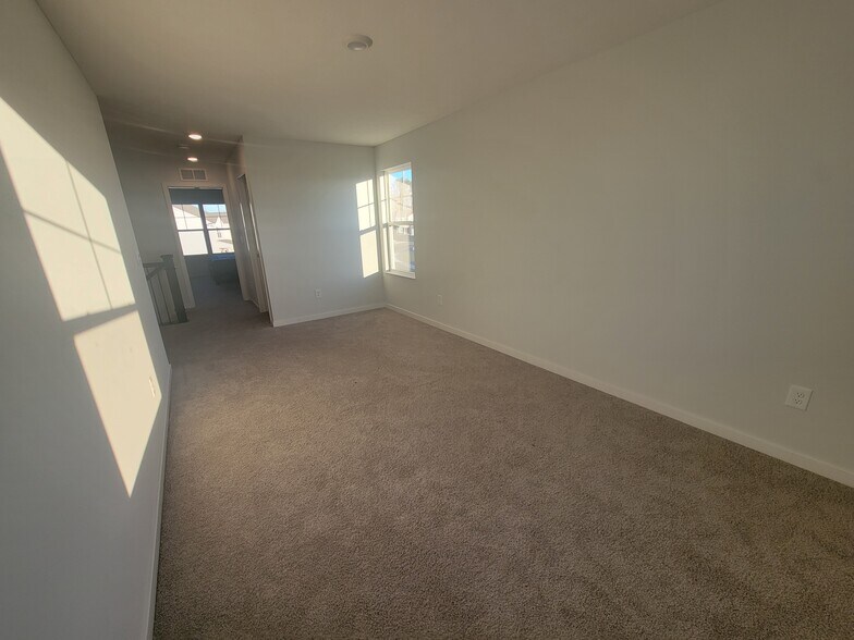 Building Photo - 131 Natalie Ln