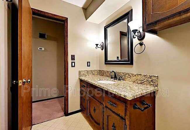 Building Photo - 838 Millwood Rd