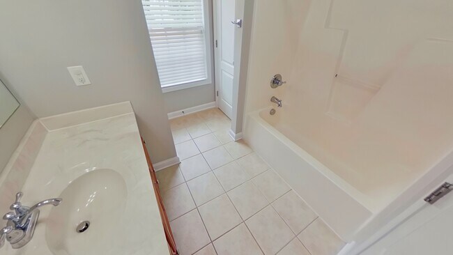 Building Photo - 622 Thorncliff Dr