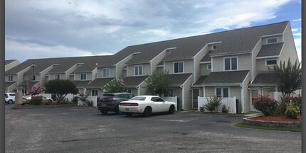 Building Photo - Villas on the Green