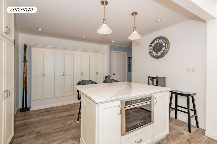 Building Photo - 147 S Essex St