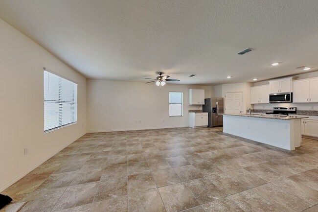 Building Photo - 3641 Peony Ct SE