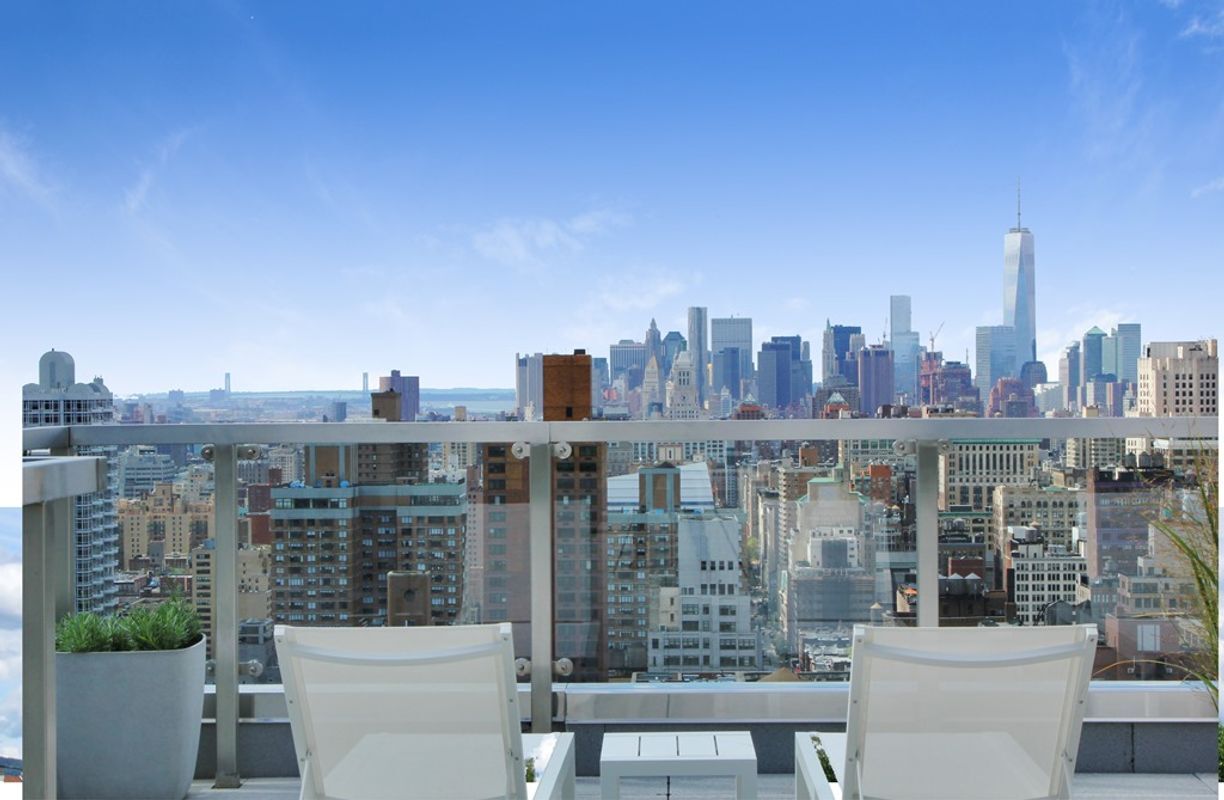 Building Photo - 325 Lexington Ave
