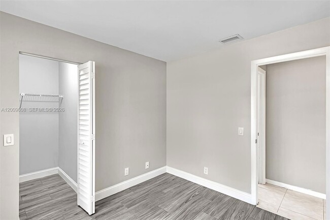 Building Photo - 1439 Springside Dr