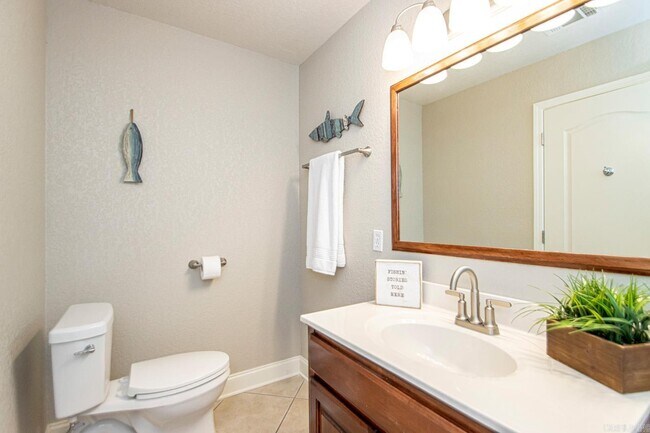 Building Photo - 451 Lakeland Dr