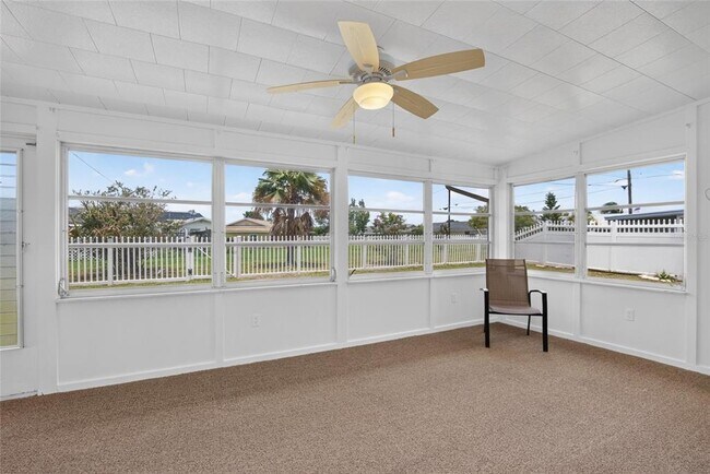 Building Photo - 705 Thunderbird Ave