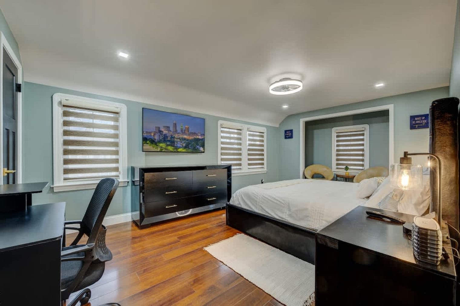 Building Photo - 3855 Grosvenor Rd