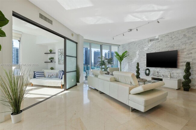 Building Photo - 350 S Miami Ave