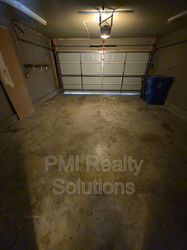 Building Photo - 4408 S Butternut Ave