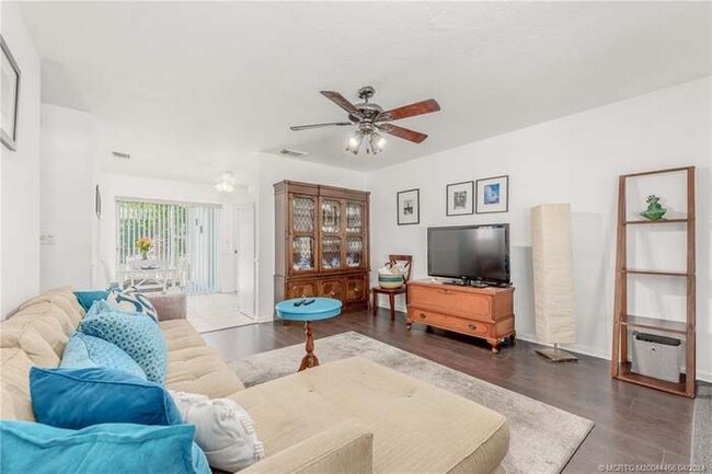 Building Photo - 413 Robalo Ct