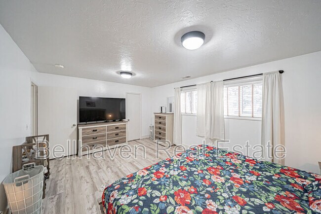 Building Photo - 12000 S Sunrise Cir