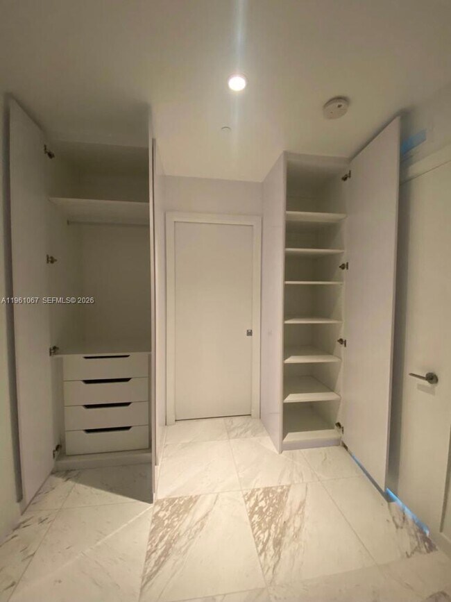 Building Photo - 480 NE 31st St