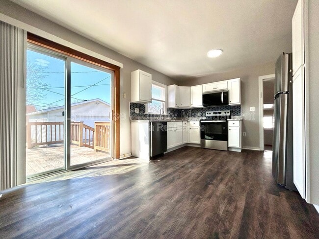 Building Photo - 527 Ferndale Ave NW