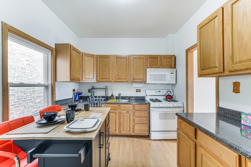 Building Photo - 927 Flournoy St