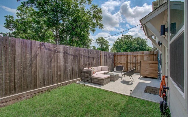 Building Photo - 970 Highland Sound Ln