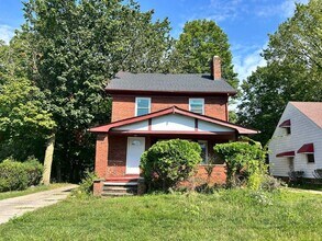 Building Photo - Charming & Spacious Single-Family Home – Pets Welcome!