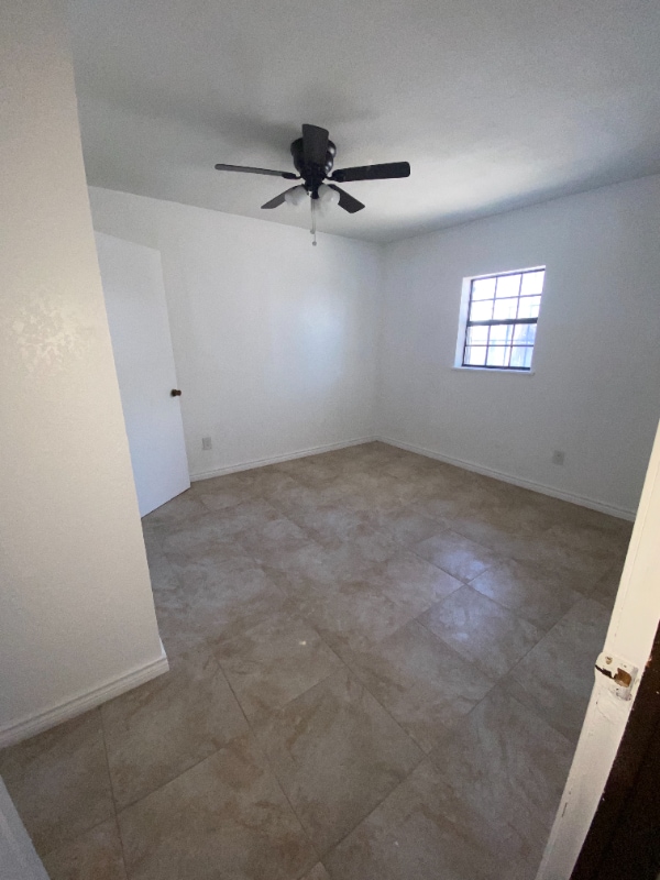 Building Photo - 613 E Expressway 83