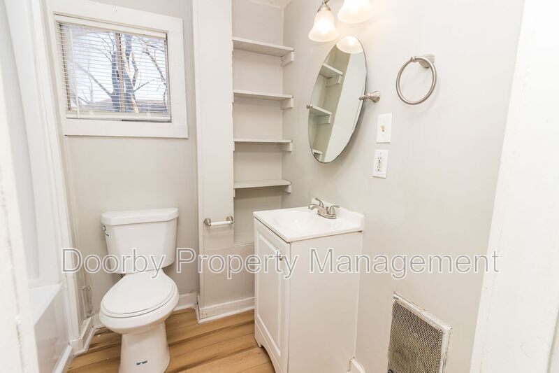 Building Photo - 1713 Carson Ave