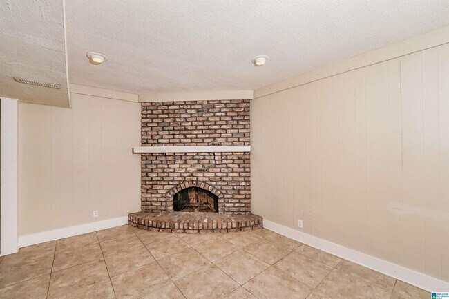 Building Photo - 636 Cresap Cir NE