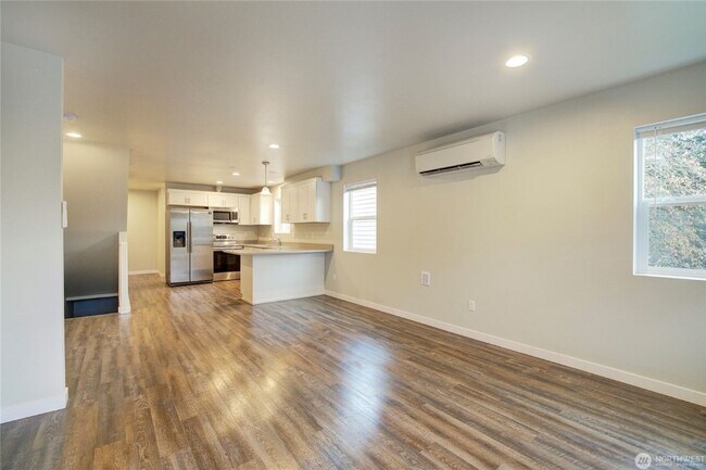 Building Photo - 3Bd/2.5Ba Kirkland Townhouse
