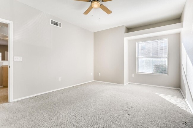 Building Photo - Northwest 1st Floor Condo in a Gated Community