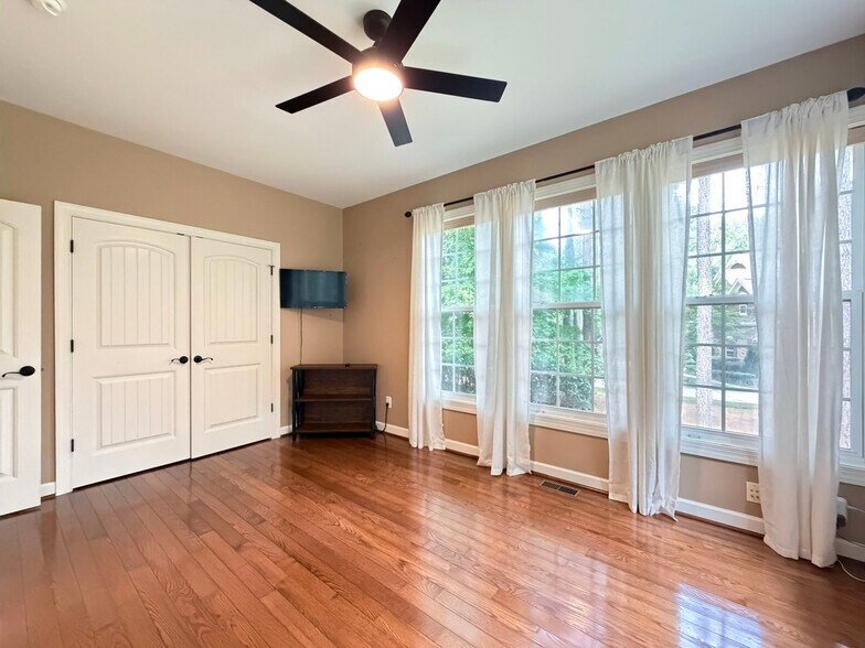 Building Photo - 5604 Pine Rock Ct