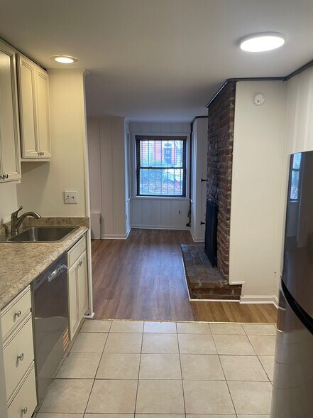 Building Photo - 32 1/2 8th St NE