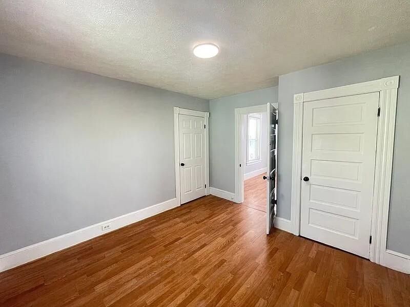 Building Photo - 231 Laurel, 3