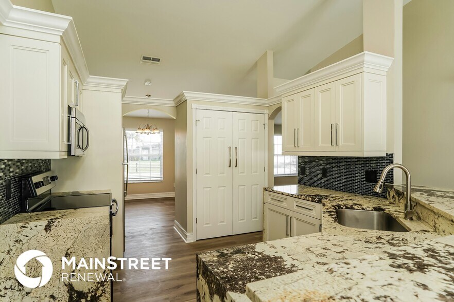 Building Photo - 815 Champion Ave