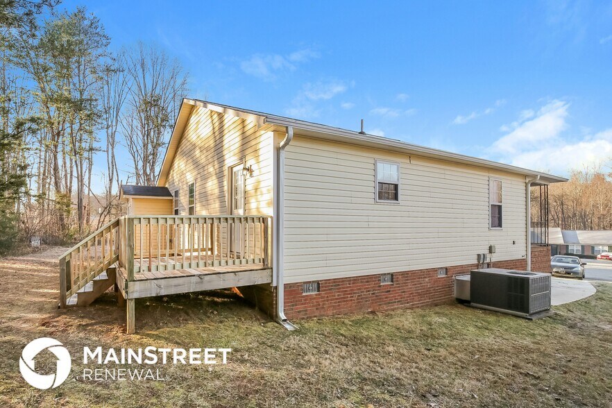 Building Photo - 4804 Shady Pine Dr