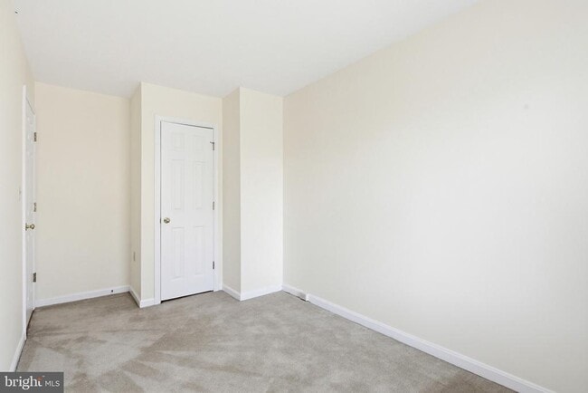 Building Photo - 206 N Towne Ct