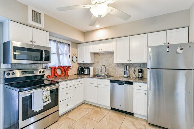 Building Photo - 818 11th St