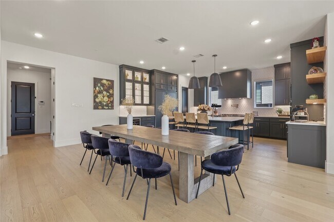 Building Photo - 2217 Zaid Wy