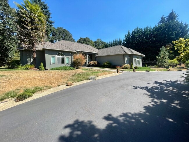 Building Photo - Beautiful 4 Bedroom on 2.5 Acres!