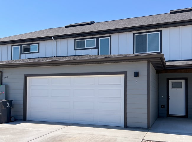 Primary Photo - 3 Bedroom 2.5 Bath unit with Garage