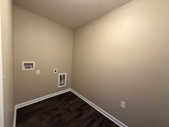 Building Photo - 3583 Sunfish Dr