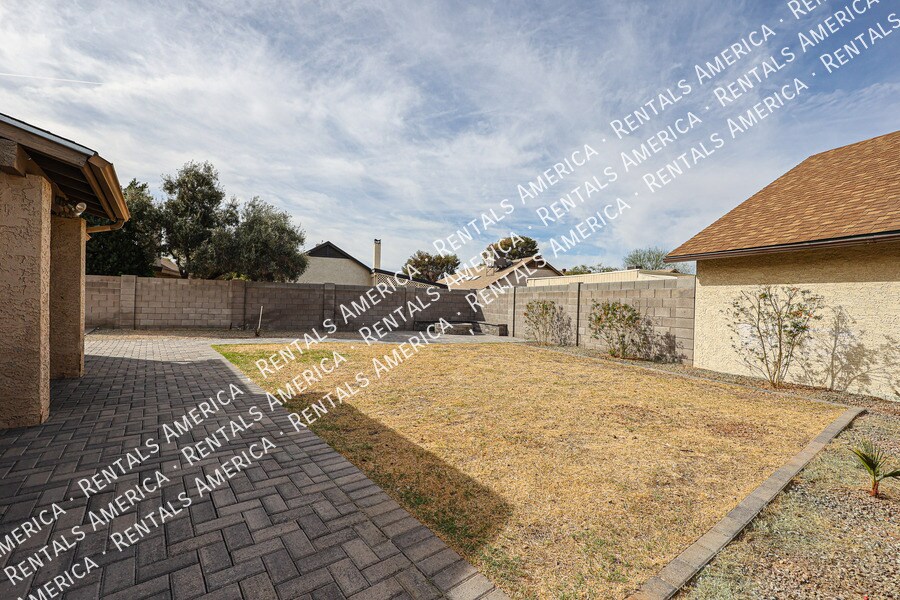 Building Photo - 1631 E Javelina Cir