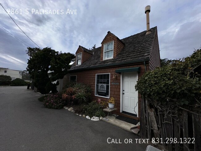 Building Photo - 2861 S Palisades Ave