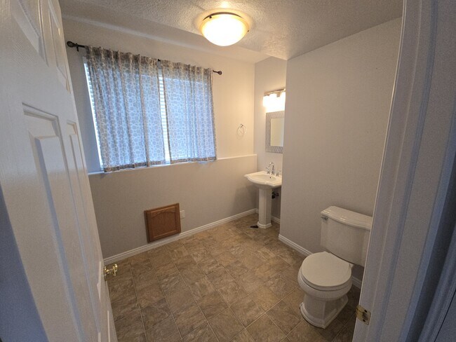 Building Photo - 1361 N 325 E