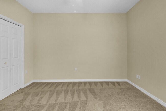 Building Photo - "Charming 3-Bedroom Townhouse Oasis in For...