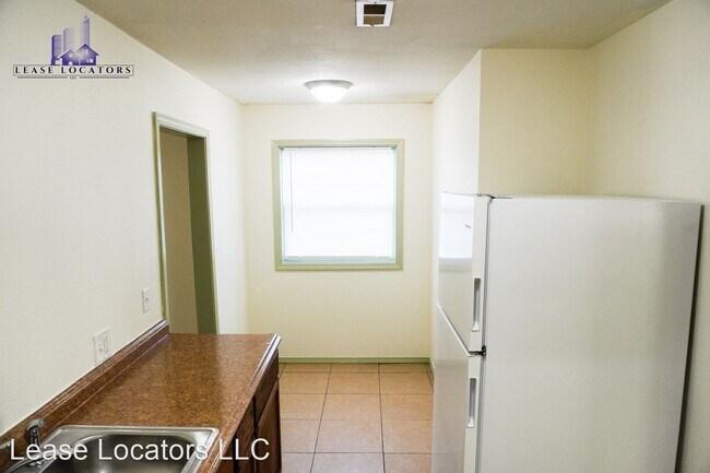 Building Photo - 2 br, 1 bath House - 2059 E 9th St