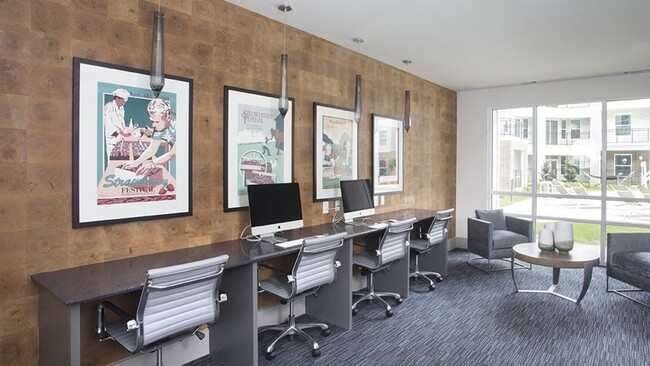 Building Photo - 2021 Sullivan Ln