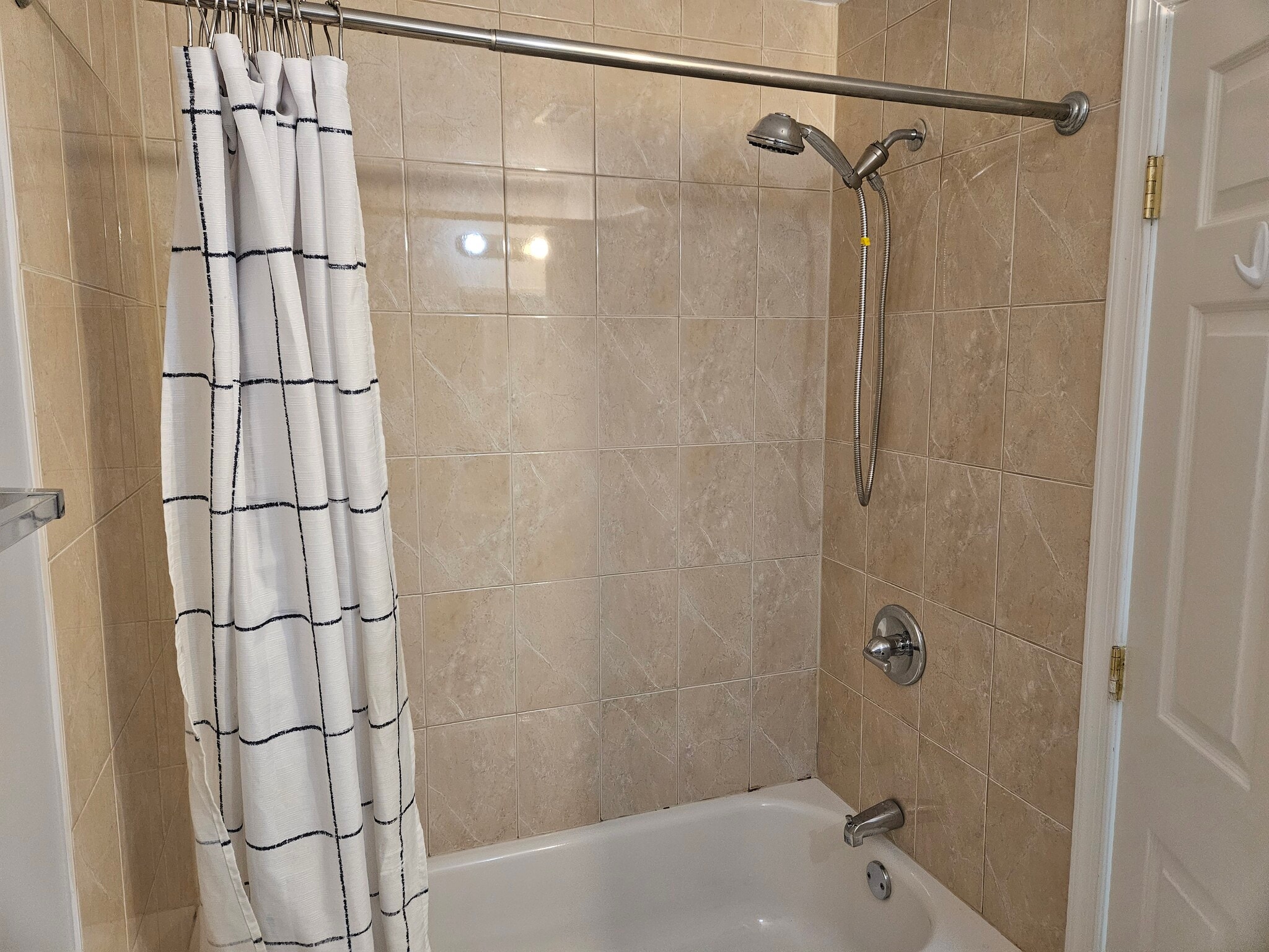 Bathroom2 Shower&tub - 7508 Tarpley Dr